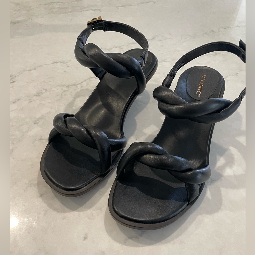 Vionic Angelica Kitten Heel